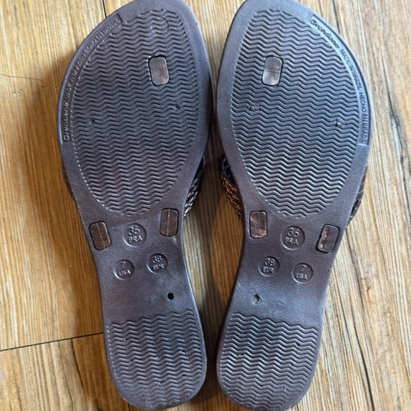 Grendene Unique Brown Flip Flop Sandals w/Gem accent Size 7 - Picture 2 of 4